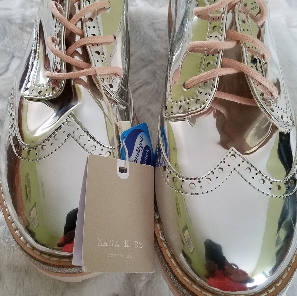 Zara Girls Platinum Silver Oxford  Flats. Sz 6
